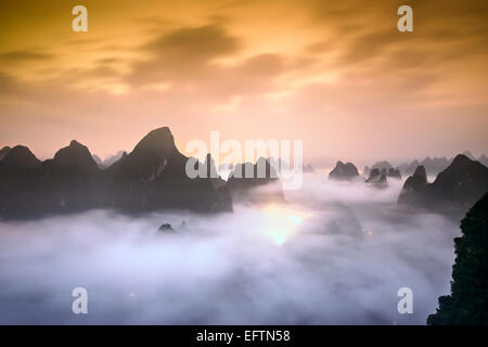 Montagnes karstiques de Xingping, Chine. Banque D'Images