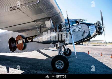 Le 1929 Ford 4-AT-E Fv avion avec c'est sous le nez de l'aile et 300 ch (220 kW) Wright J-6-9 neuf cylindres moteurs radiaux Banque D'Images