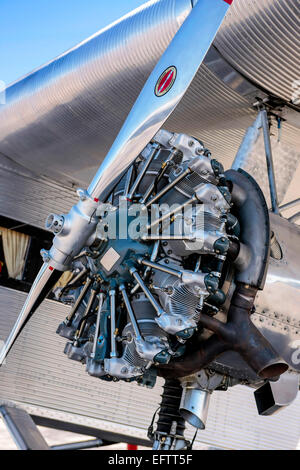 Les 300 ch (220 kW) Wright J-6-9 Tourbillon neuf cylindres moteurs à pistons radiaux sur un 1929 Ford 4-AT-E avion dessus Banque D'Images