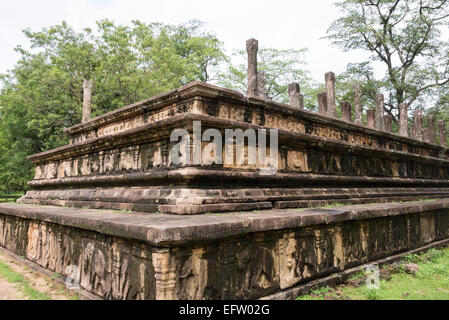 Ruines du Palais Royal, d'une salle d'audience, Polonnaruwa, North Central Province, Sri Lanka. Banque D'Images