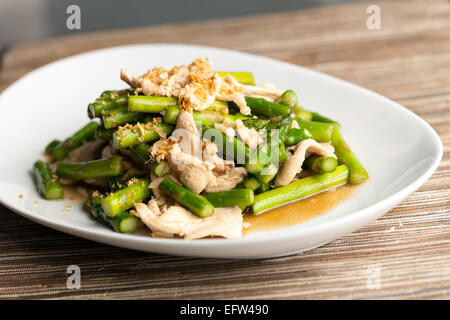 Et poulet sauté d'Asperges Banque D'Images