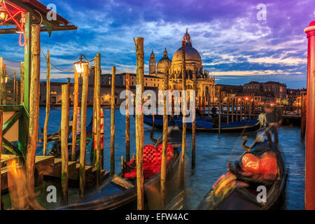 Santa Maria della Salute (Sainte Marie de la santé), communément connu simplement comme le salut au coucher du soleil, Venise, Venezia, Italie Banque D'Images