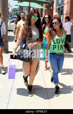 Diva libanaise Haifa Wehbe repéré sur Bedford Drive à Beverly Hills avec un ami comprend : Haifa Wehbe Où : Los Angeles, California, United States Quand : 08 août 2014 Banque D'Images