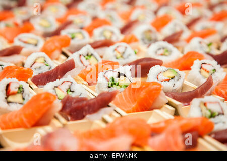 Les sushis japonais de fruits de mer, prêt à être servi Banque D'Images