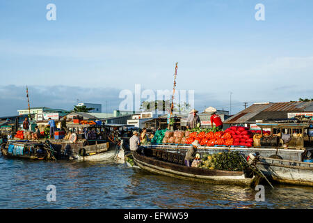 Marché flottant de Cai Rang au Delta du Mékong, Can Tho, Vietnam Banque D'Images