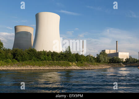 Centrale nucléaire de Philippsburg près de ville de Karlsruhe, l'Allemagne sur le Rhin Banque D'Images