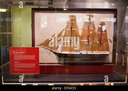 Modèle de navire en Kosmopoliet clipper hollandais Musée Maritime de Rotterdam, Hollande, Pays-Bas. Banque D'Images