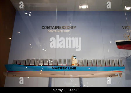 Porte-conteneurs Maersk Line modèle échelle en Musée Maritime de Rotterdam, Hollande, Pays-Bas. Banque D'Images