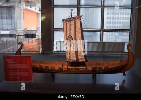 Bateau Viking modèle dans Musée Maritime de Rotterdam, Hollande, Pays-Bas. Banque D'Images