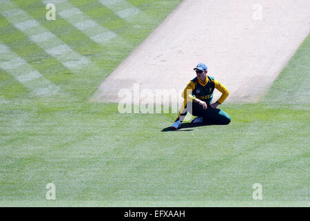 Christchurch, Nouvelle-Zélande. Feb 11, 2015. Christchurch, Nouvelle-Zélande - 11 février 2015 - David Miller, de l'Afrique du Sud assis sur le champ de jeu au cours de l'ICC Cricket World Cup Warm Up Match entre la Nouvelle-Zélande et l'Afrique du Sud, à Hagley Oval le 11 février 2015 à Christchurch, Nouvelle-Zélande. © dpa/Alamy Live News Banque D'Images