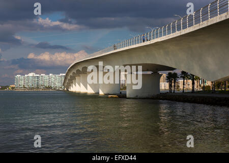 John Ringling Causeway ou Ringling Pont sur la baie de Sarasota de Sarasota à Lido Key en Floride Banque D'Images