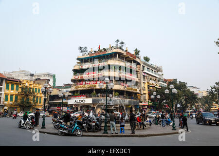 Scène de rue dans la vieille ville, Hanoi, Vietnam. Banque D'Images