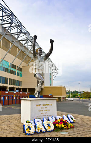 Une statue de l'ancien capitaine Billy Bremner Leeds à Elland Road Stadium, domicile de Leeds United Football Club. Banque D'Images