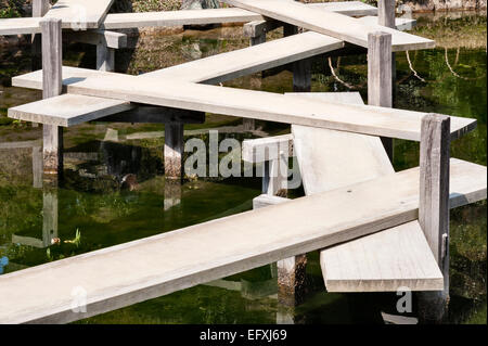 Le pont Yatsuhashi dans les célèbres jardins de Koraku-en à Okayama, fondé en 1686, l'un des trois grands jardins du Japon Banque D'Images