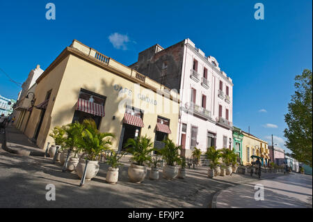 Street view horizontale à Camaguey, Cuba. Banque D'Images