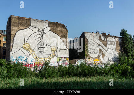 Peinture murale sur pare-feu dans Kreuzberg par l'artiste italien Blu , Berlin, Allemagne Banque D'Images