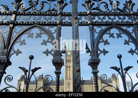 Maisons de la colline du Parlement, à Ottawa, Canada's national législatif et attire trois millions de visiteurs par an. Banque D'Images