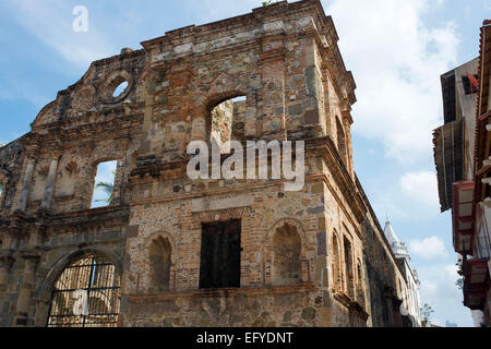 L'Amérique centrale, Panama, Panama City. Ruines de l'Église historique de Santo Domingo. Les ruines de l'église et couvent de Santo Domingo Banque D'Images