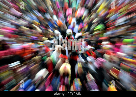 Düsseldorf, Allemagne. 12 Février, 2015. Fêtards costumés dans les rues de Düsseldorf, Allemagne, 12 février 2015. PHOTO : FEDERICO GAMBARINI/dpa/Alamy Live News Banque D'Images