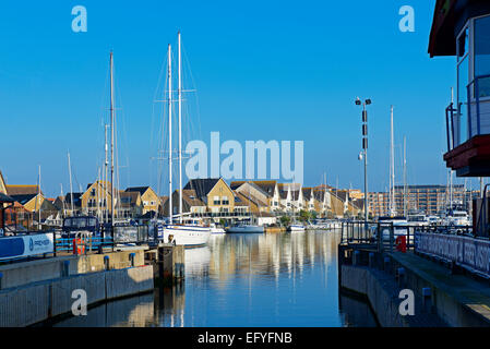 Voiliers amarrés dans le port de plaisance à Port Solent, Portsmouth, Hampshire, England UK Banque D'Images