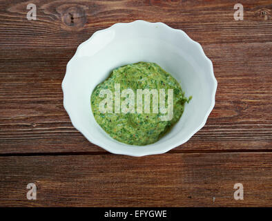 Champagne aux fines herbes Vinaigrette de Dijon - sauce culinaire française fait le mélange d'huile et vinaigre et habituellement l'assaisonnant avec du sel, Herb Banque D'Images