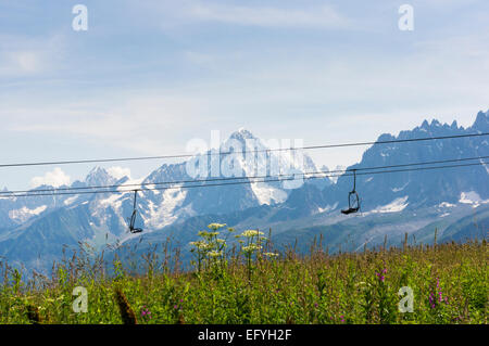 Au-dessus du télésiège de la vallée de Chamonix, Alpes, France, Europe Banque D'Images