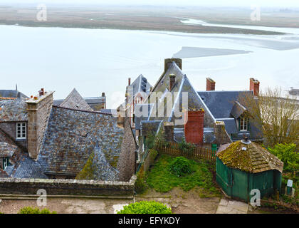 Vue depuis les murs du Mont Saint-Miche à « tidel haut. Construit au XI-XVI siècles. Banque D'Images