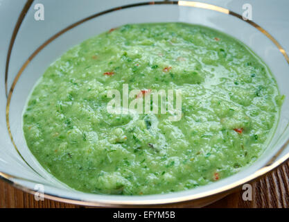 - Chimichurri sauce verte utilisée pour la viande grillée, originaire de l'Argentine Banque D'Images