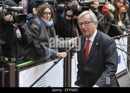 (150212) -- Bruxelles, le 12 février 2015 (Xinhua) -- Le Président de la Commission européenne, Jean-Claude Juncker arrive au siège de l'UE pour un sommet de l'UE à Bruxelles, Belgique, le 12 février 2015. (Xinhua/Ye Pingfan) Banque D'Images