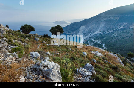 Route de Plage de Myrtos. Top matin vue. (Grèce, Céphalonie). Banque D'Images