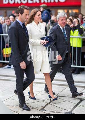 Son Altesse Royale la duchesse de Cambridge laisse une réception à la tour Spinnaker à Portsmouth avec Sir Ben Ainslie et Sir Banque D'Images