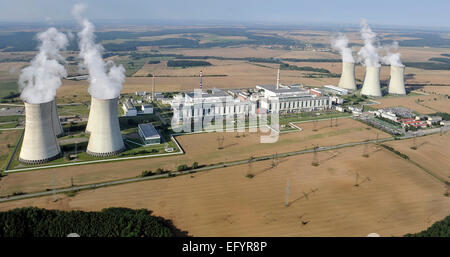 ***PHOTO*** Dukovany centrale nucléaire, la République tchèque, le 10 septembre 2012. Une réaction de fission dans la première unité de la centrale nucléaire de Dukovany, qui couvre environ un cinquième de l'électricité consommée dans la République tchèque, a été lancé il y a 30 ans, le 12 février 1985. Au cours de l'année 1986, deux nouvelles unités ont été mis en service et en juillet 1987, la dernière quatrième unité a été mis en ligne. Le lancement de Dukovany était important pour le secteur de l'énergie tchécoslovaque. En 2035, peut-être un cinquième de Dukovany unité. (CTK Photo/Lubos Pavlicek) Banque D'Images