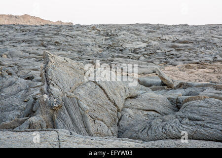 Solified lave d'Erta Ale volcan de dépression Danakil desert en Ethiopie Banque D'Images