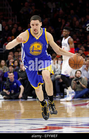9 février 2015 : Golden State Warriors guard Klay Thompson (11) en action au cours de la NBA match entre les Golden State Warriors et les Philadelphia 76ers au Wells Fargo Center de Philadelphie, Pennsylvanie. Les Golden State Warriors a gagné 89-84. Banque D'Images