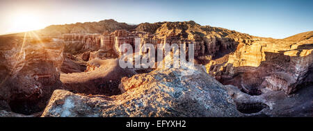 Grand canyon auezov au lever du soleil au Kazakhstan Banque D'Images