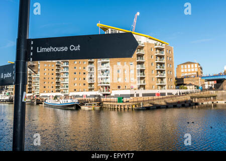 Le limehouse Basin dans East London Docklands est un port de plaisance et le développement résidentiel dans l'Arrondissement de Tower Hamlets Banque D'Images