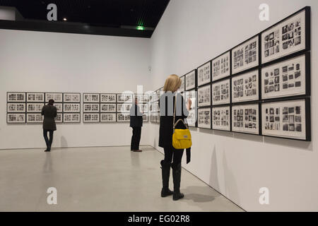 Londres, Royaume-Uni. 11 février 2015. Sur la photo : Sol LeWitt's collection. L'exposition 'Magnifique Obsessions : l'artiste comme Collector' présente des collections personnelles d'artistes contemporains de l'après-guerre, y compris Arman, Peter Blake, Hanne Darboven, Edmund de Waal, Damien Hirst, Howard Hodgkin, Dr Lakra, vendu LeWitt, Martin Parr, Jim Shaw, Hiroshi Sugimoto, Andy Warhol, Pae White et Martin Wong/Danh Vo. Les collections vont des souvenirs pour de rares artefacts et spécimens d'histoire naturelle. Organisée par Lydia Yee, l'exposition est présentée au Barbican Art Gallery du 12 février au 25 mai 2015. Photo : Bett Banque D'Images