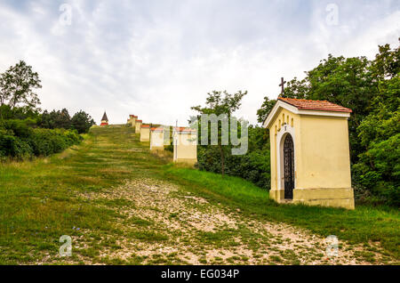 Petite église et chapelles de la ligne sur le Calvaire, Nitra, Slovaquie Banque D'Images