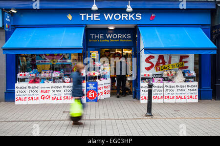 Les Œuvres, discount magasin de livre, dans Oxford street Harrogate (Yorkshire du Nord), Banque D'Images