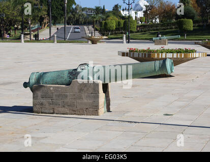 Vieux canons au Palais Royal de Rabat,Maroc Banque D'Images