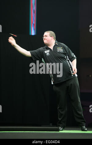 Bournemouth, Royaume-Uni. 12 Février, 2015. Betway Football Ligue 1 fléchettes. Journée 2. Stephen Bunting en action contre Michael van Gerwen. Credit : Action Plus Sport/Alamy Live News Banque D'Images