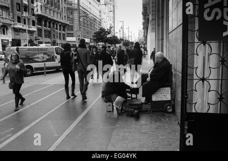 Chaussure Route cleaner à Madrid, Espagne, Europe Banque D'Images