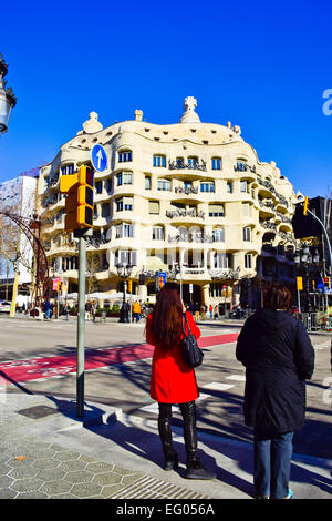 La Pedrera Casa Mila aka conçu par l'architecte Antoni Gaudi. Barcelone, Catalogne, Espagne Banque D'Images