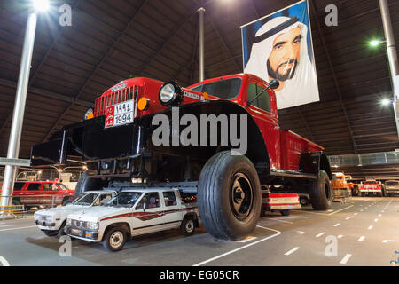 Dodge Power Wagon géant à l'Emirates National Auto Museum à Abu Dhabi. Banque D'Images