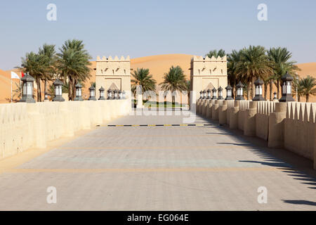 Le Qasr Al Sarab Desert Resort by Anantara dans le désert d'Abu Dhabi, Émirats Arabes Unis Banque D'Images