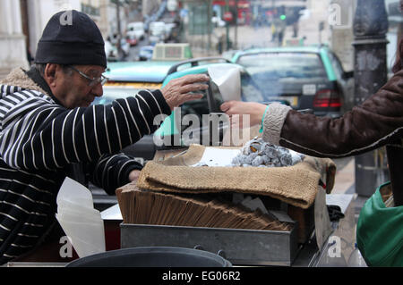 Blocage de la châtaigne grillée à Lisbonne Banque D'Images