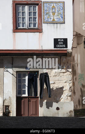 Accueil traditionnel dans le quartier Alfama de Lisbonne les plus pauvres Banque D'Images