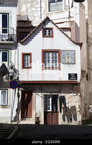 Accueil traditionnel dans le quartier Alfama de Lisbonne les plus pauvres Banque D'Images