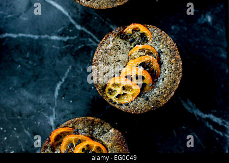 Kumquat et gâteaux de sésame noir Banque D'Images