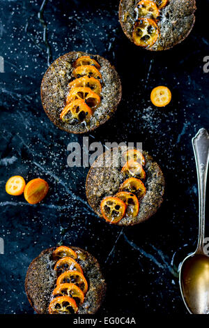 Kumquat et gâteaux de sésame noir Banque D'Images